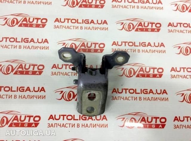 Дверной шарнир водительской вери 7701206967 RENAULT