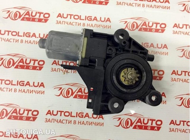 Мотор стеклоподъемника двери передней, правой 807309629R RENAULT