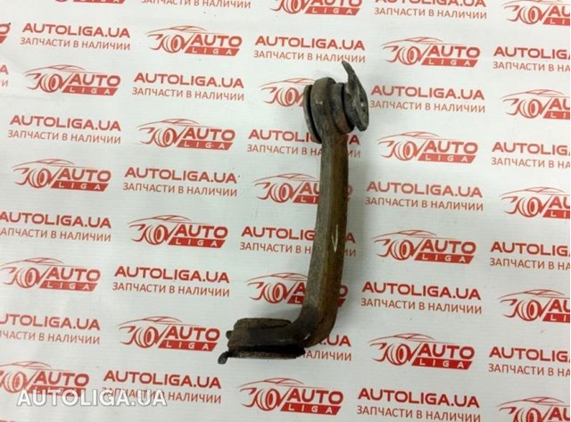 Кронштейн передней балки 8200632415 RENAULT