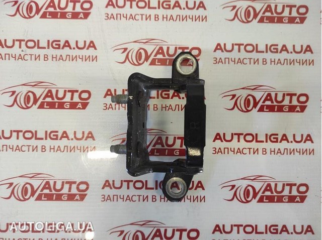 Петля задней двери, правой 824001KA0A NISSAN