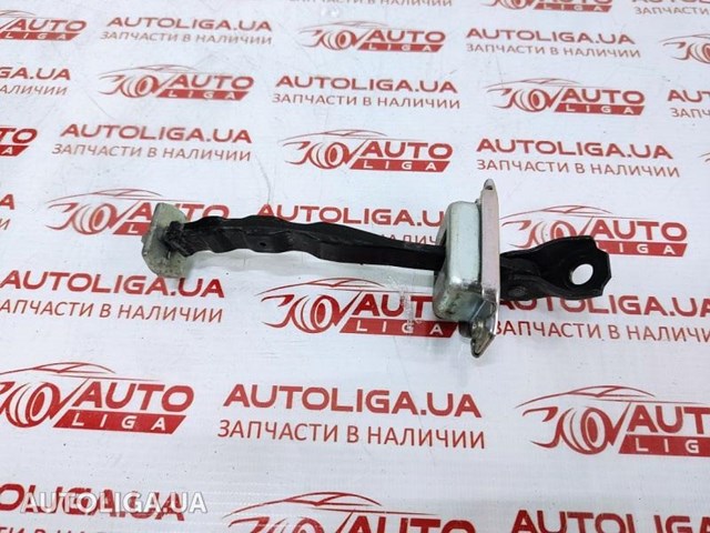 Ограничитель открывания задней двери 824304CL0A NISSAN