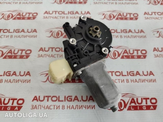 Моторчик стеклоподъемника двери задней, правой 827304BA0A NISSAN