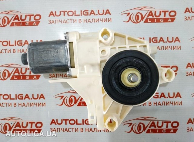 Моторчик стеклоподъемника двери задней, левой 827310001R RENAULT