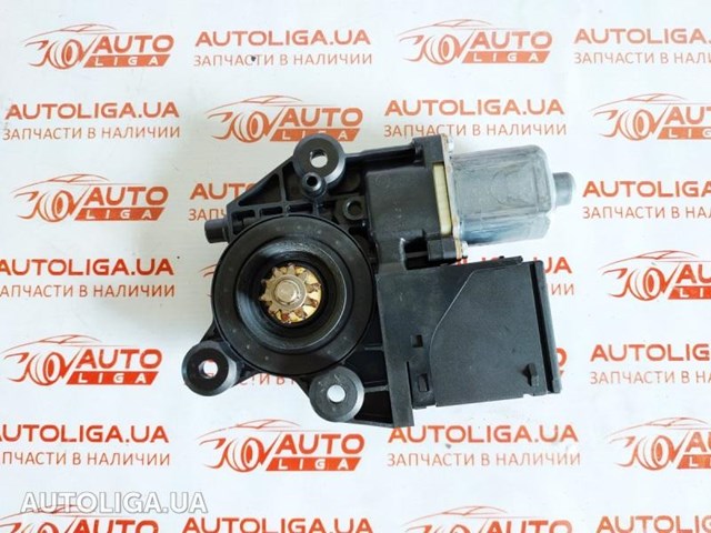 Мотор стеклоподъемника двери задней, левой 827310166R RENAULT