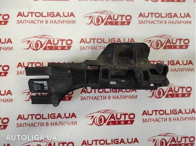 Направляющая заднего бампера, правая 8T0807890 VAG