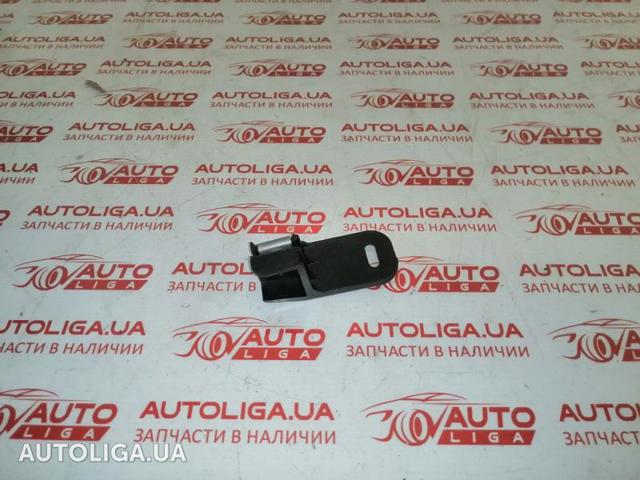 Кронштейн (адаптер) крепления фары передней левой 8T0998121 VAG