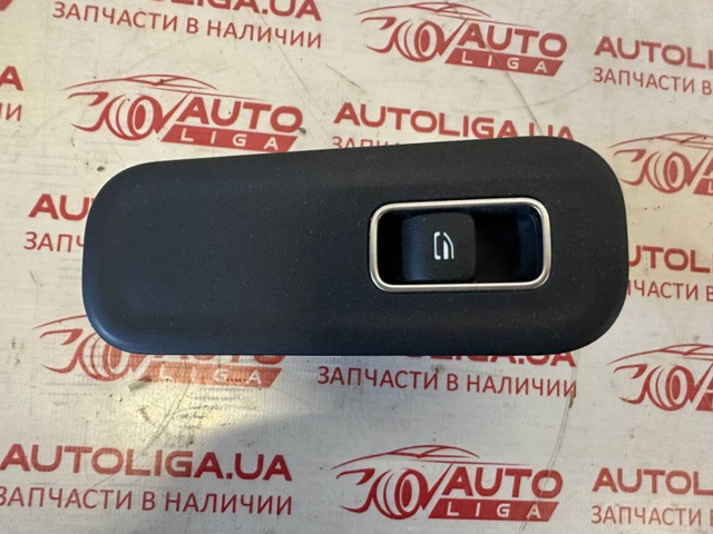 Кнопка подъемника переднего правого стекла A1679050201 MERCEDES
