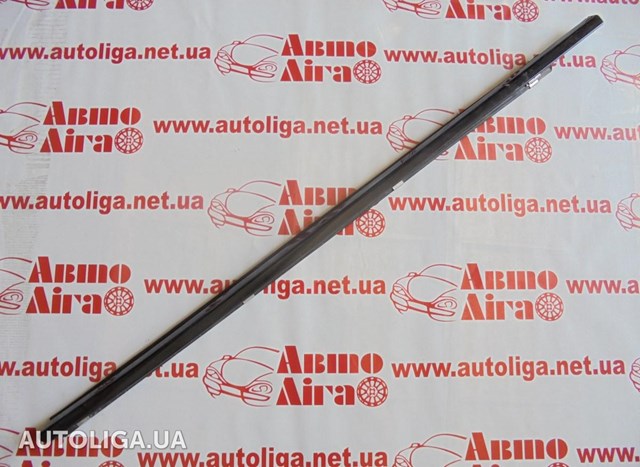 Молдинг опускного стекла нижний, двери передней, левой A2106900780 MERCEDES