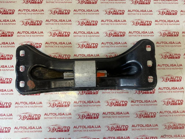 Подушка трансмиссии (опора коробки передач), правая A2132406100 MERCEDES