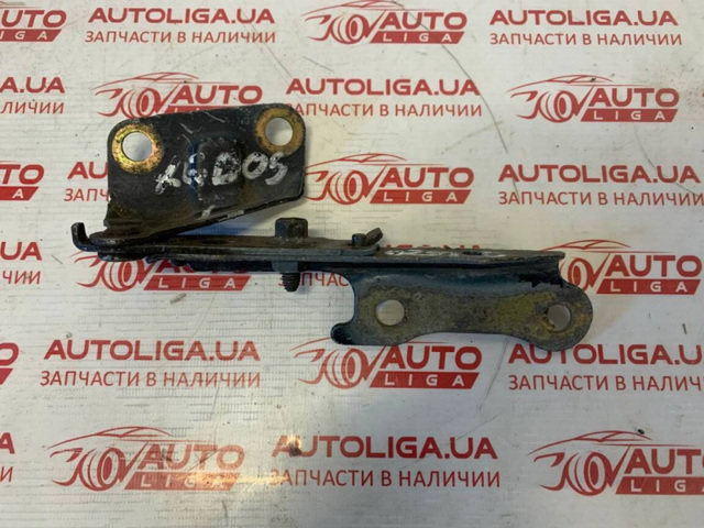 Левая петля капота C00152420 MAZDA