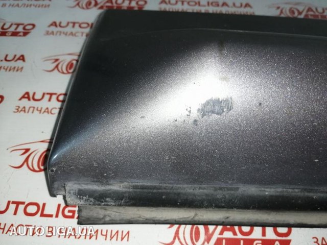 Накладка задней левой двери LR024090 LAND ROVER