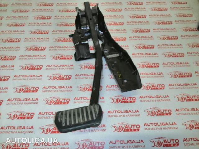 Педаль тормоза LR027629 LAND ROVER