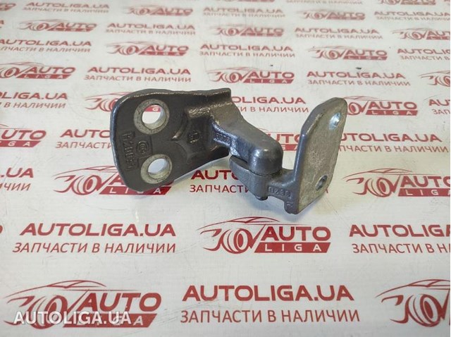 Петля передней двери, правой LR031768 LAND ROVER