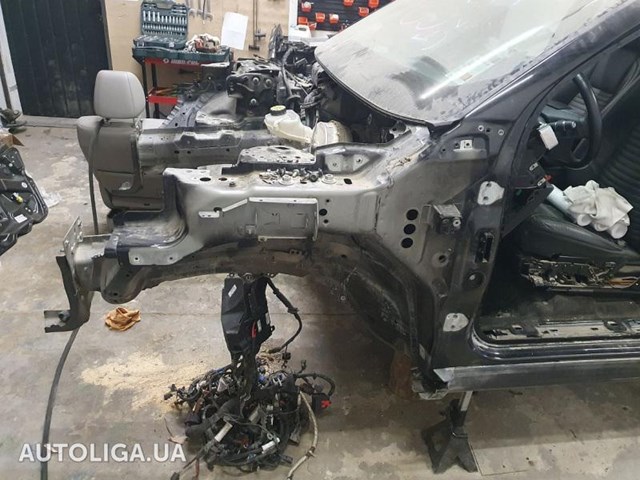 Четверть передняя левая LR048644 LAND ROVER