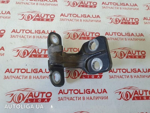 Петля двери передней правой LR056351 LAND ROVER