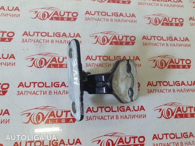 Дверной шарнир водительской вери LR056352 LAND ROVER