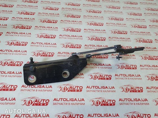 Завеса капота правая LR075405 LAND ROVER