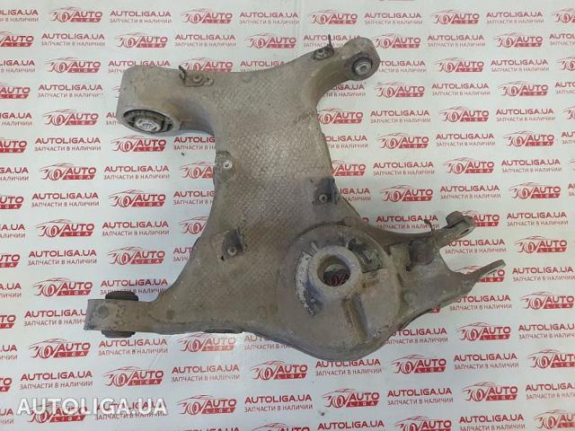 Рычаг задней подвески нижний, правый LR076678 LAND ROVER