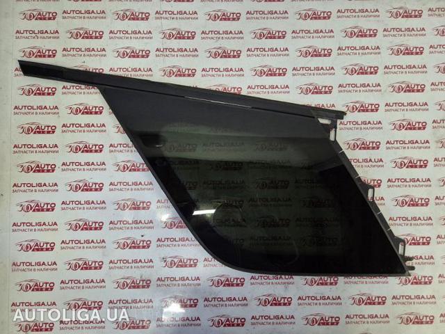 Стекло багажника, левое LR078383 LAND ROVER