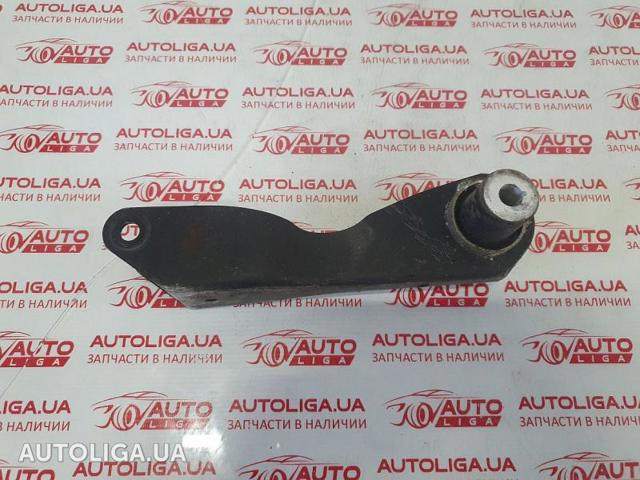 Рычаг задней подвески нижний, левый LR113740 LAND ROVER
