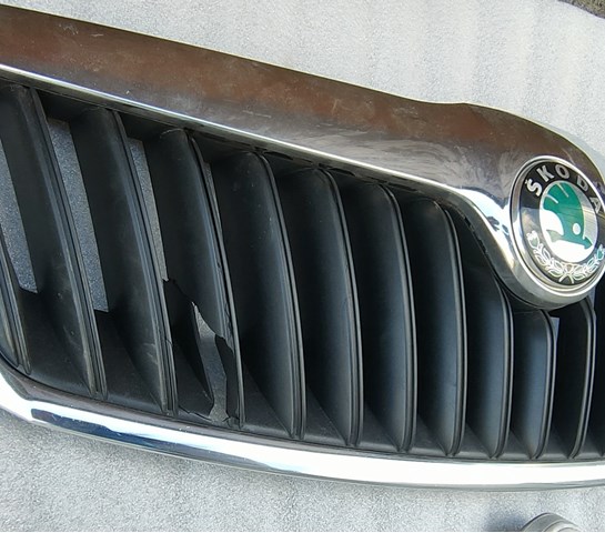 VAG 1Z0853651C Решетка радиатора в наличии Винница