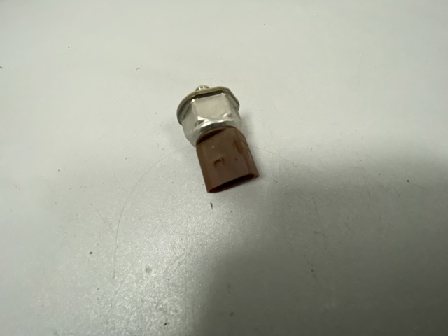 03C906051C Датчик давления топлива купить Тернополь