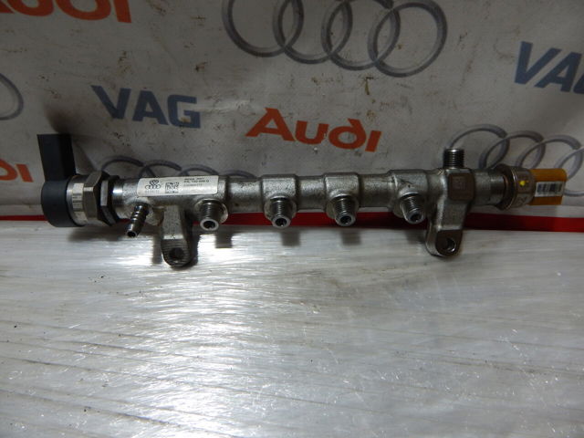 Топливная рампа 03L130089Q VAG