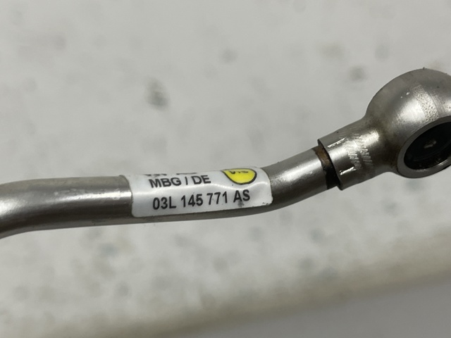 Трубка/шланг подачи масла к турбине 03L145771AS VAG