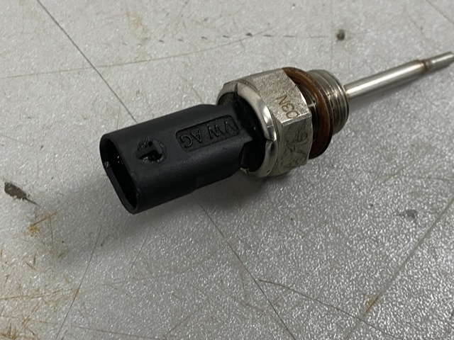 Датчик температуры воздушной смеси Шкода Октавия 4 A8