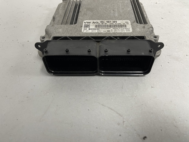 ЭБУ двигателем 05L907309 VAG