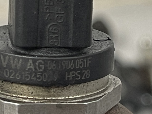 Датчик давления топлива 06J906051F VAG