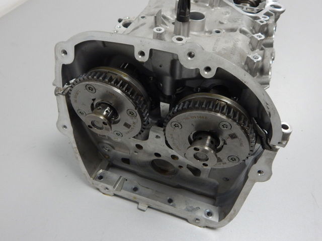Головка двигателя 06K103063AE VAG