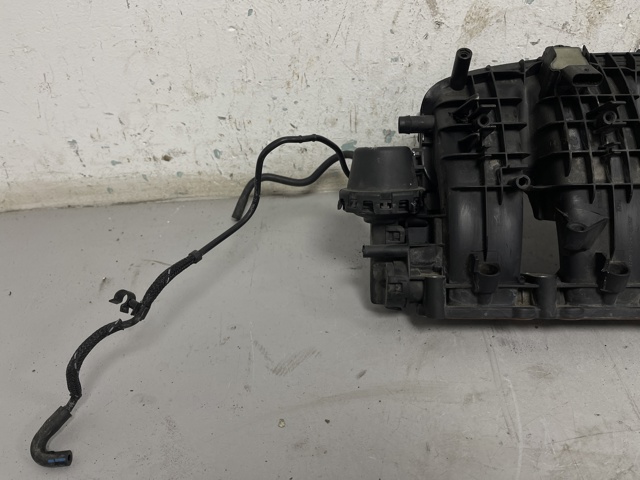 VAG 06L133201AA Впускной коллектор в наличии Киев