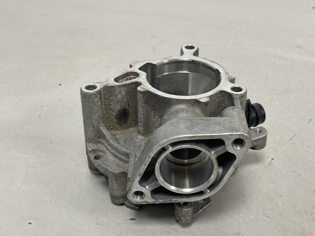 Механический вакуумный насос 06L145100L VAG