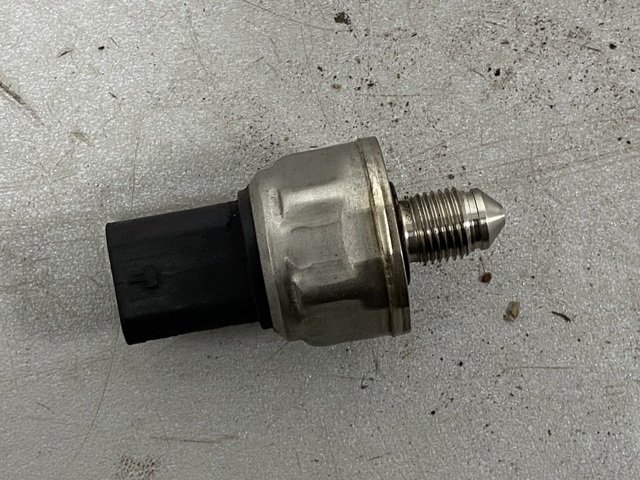 06L906054C VAG Датчик давления топлива купить в Тернополь