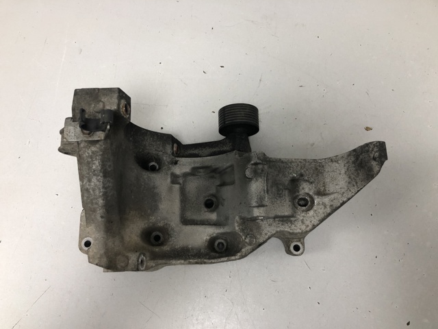 Кронштейн компрессора кондиционера 11167802639 BMW