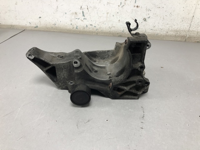 BMW 11167802639 Кронштейн компрессора кондиционера в наличии Хмельницкий