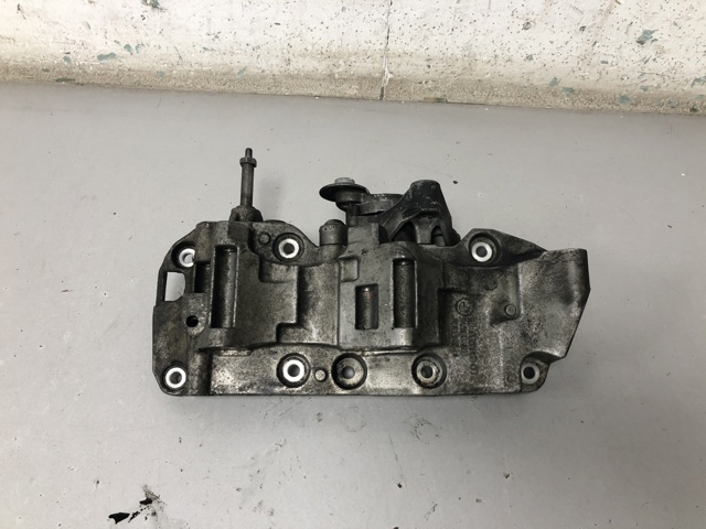 Кронштейн компрессора кондиционера 11168506863 BMW