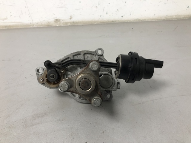 BMW 11518582740 Помпа водяная (насос) охлаждения в наличии Киев