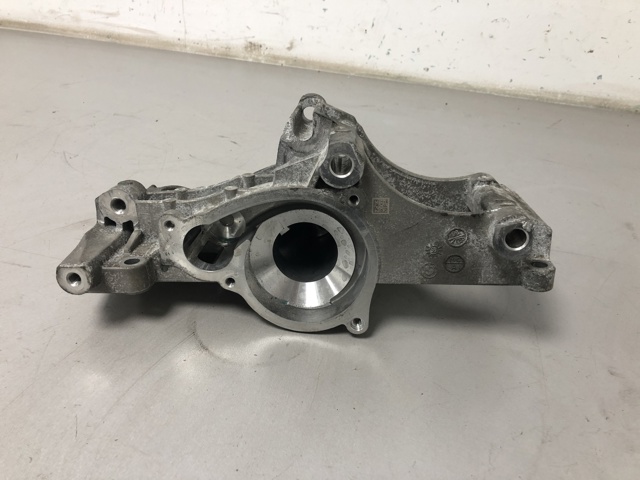 11518588887 BMW Помпа водяная (насос) охлаждения, в сборе с корпусом купить в Ирпень