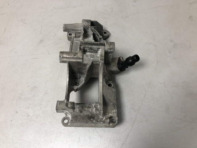 BMW 11518588887 Помпа водяная (насос) охлаждения, в сборе с корпусом в наличии Украина