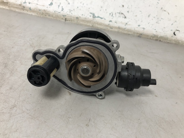 11518638026 Помпа водяная (насос) охлаждения купить Черкассы