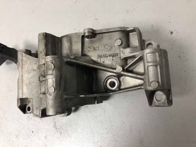 BMW 11518650988 Помпа водяная (насос) охлаждения в наличии Запорожье