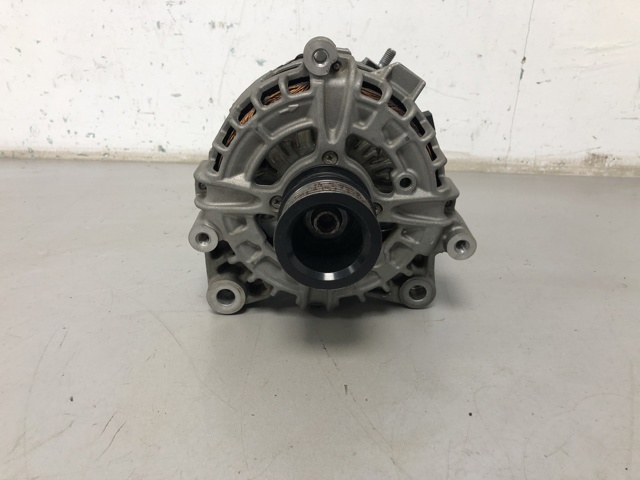 12318571357 BMW Генератор купить в Черкассы