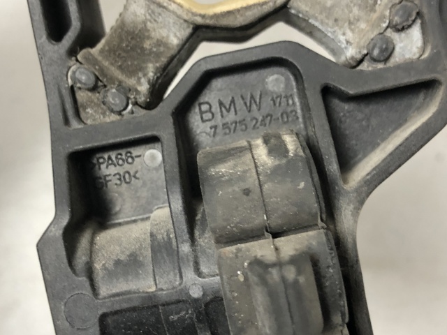 Кронштейн крепления радиатора, нижний 17117575247 BMW