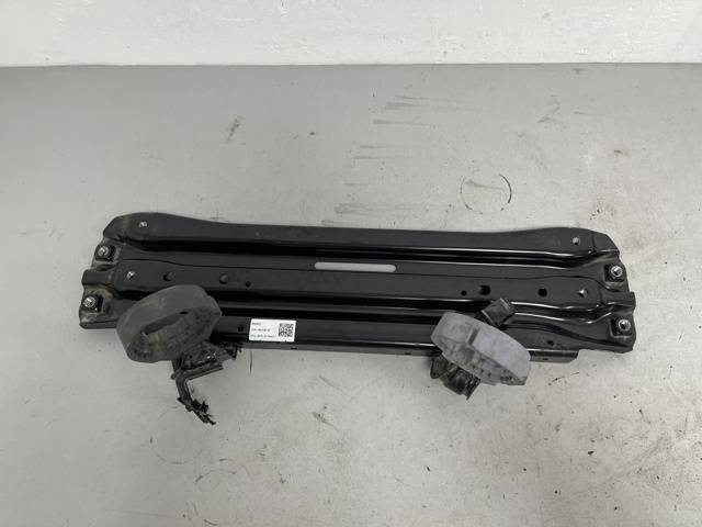 Кронштейн передней балки 1EA199599B VAG