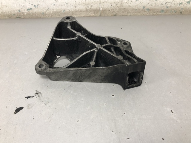 BMW 22116781241 Кронштейн подушки (опоры) двигателя левой в наличии Киев