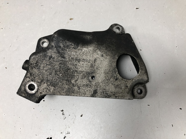 Кронштейн подушки (опоры) двигателя, левой 22116781241 BMW