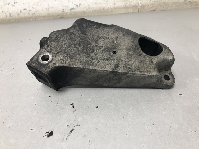 22116781241 BMW Кронштейн подушки (опоры) двигателя левой купить в Ирпень