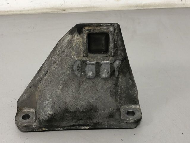 22116781242 BMW Кронштейн подушки (опоры) двигателя правой купить в Киев